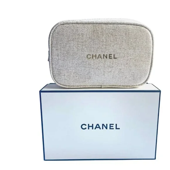 NWT CHANEL Beauty Pouch Make Up Bag + 2 Free Chanel Samples & Chanel Box - Picture 7 of 10